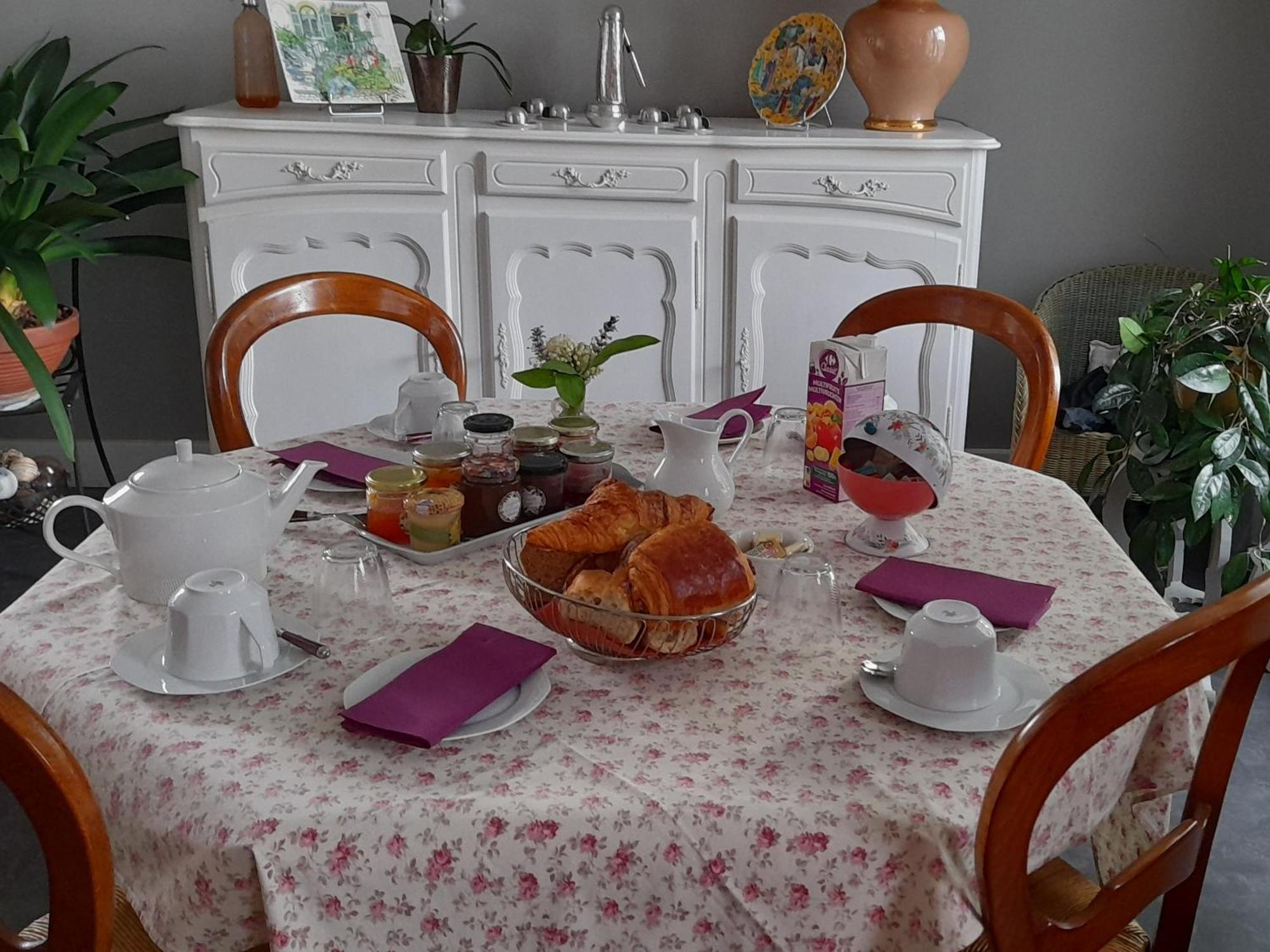 Les Abelias Bed and Breakfast Hauterive  Værelse billede