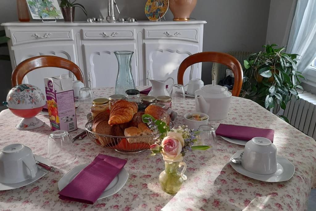 Les Abelias Bed and Breakfast Hauterive  Eksteriør billede